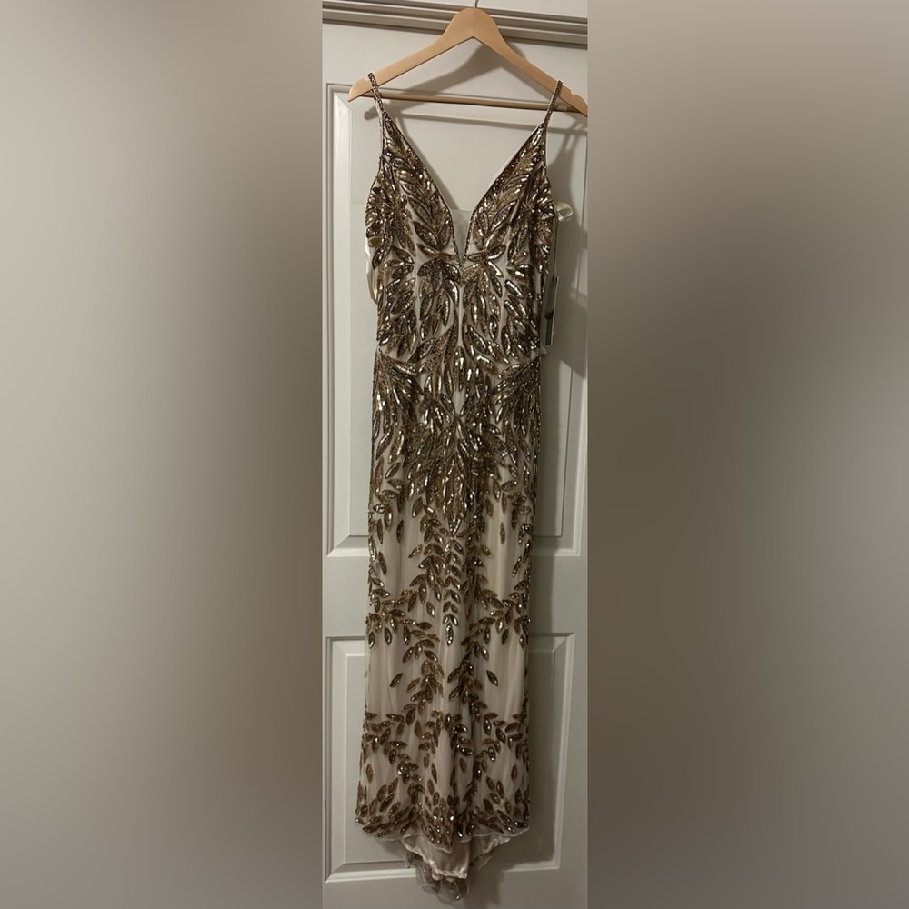 MAC DUGGAL
Gold Hand Beaded Leaf Embellished EvenPlunge Neck Evening Gown - Picture 6 of 13